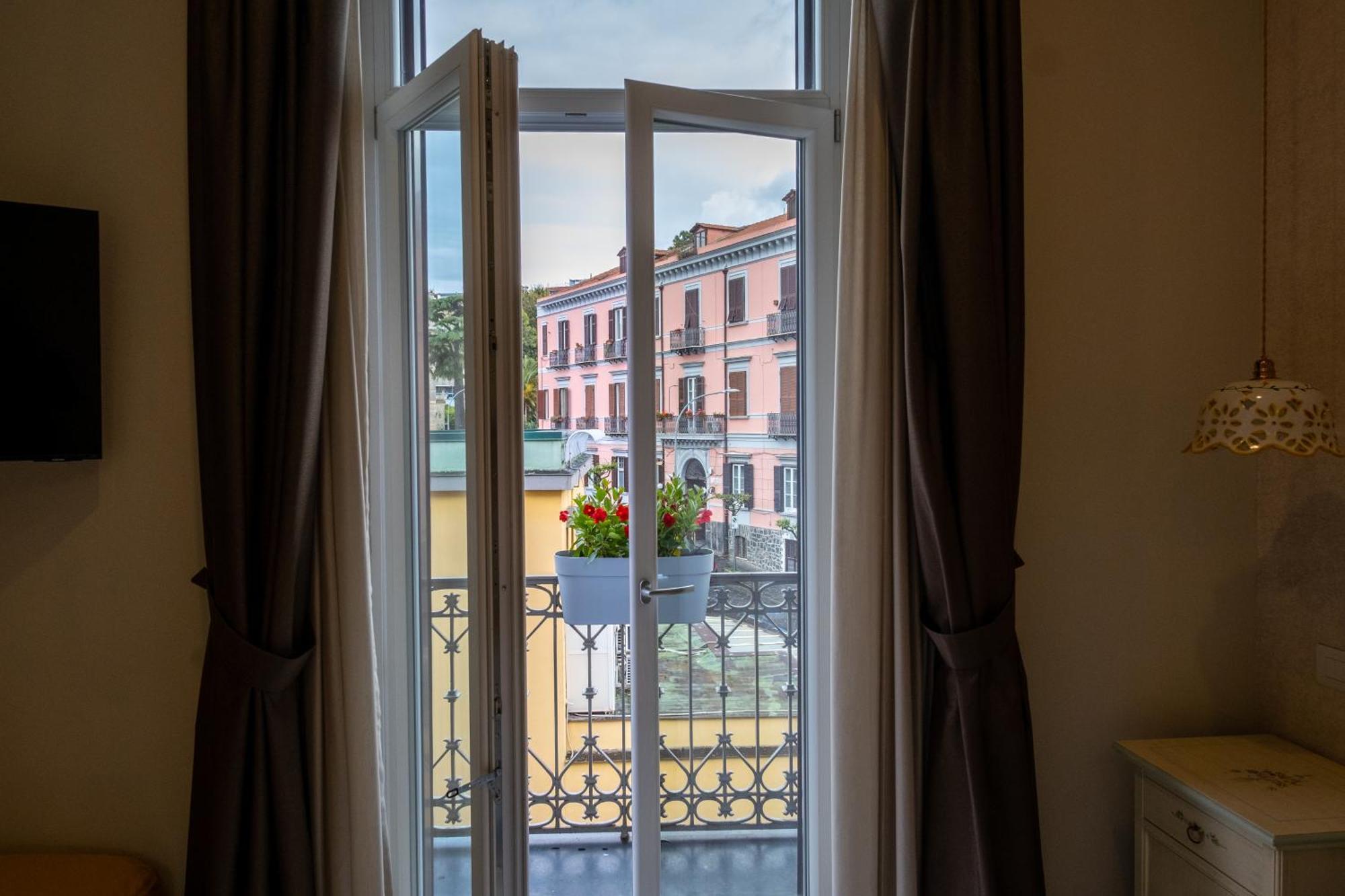 Palazzo Adele Rooms & Apartments Эрколано Экстерьер фото
